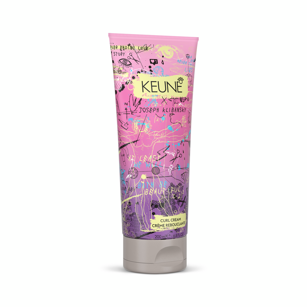 On keune.ch, you'll find the perfect hair product for curl hair styling: STYLE CURL CREAM. This cream defines curls while providing heat protection.